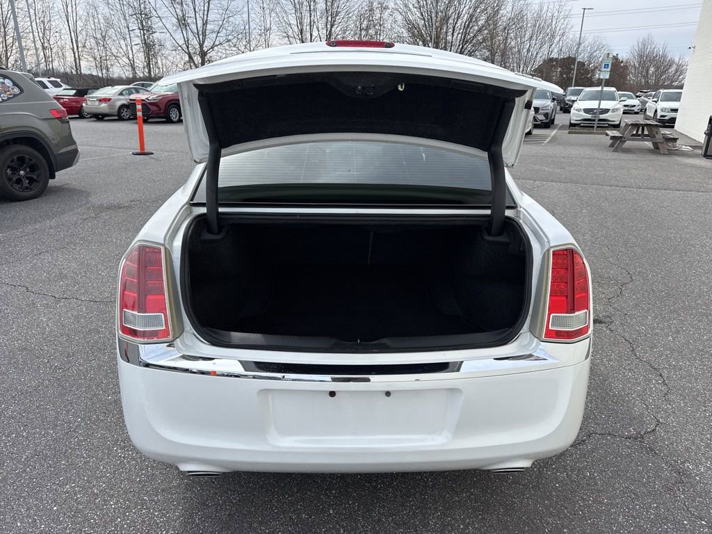 Used 2011 Chrysler 300 Limited w/ Luxury Group image 9