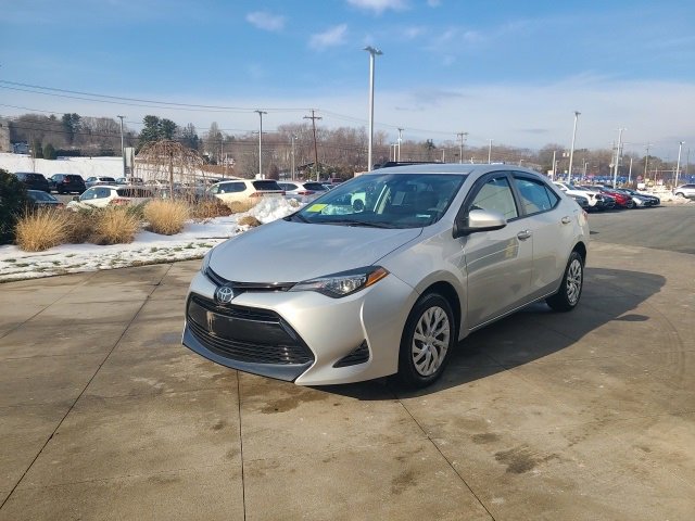 Used 2018 Toyota Corolla LE image 3