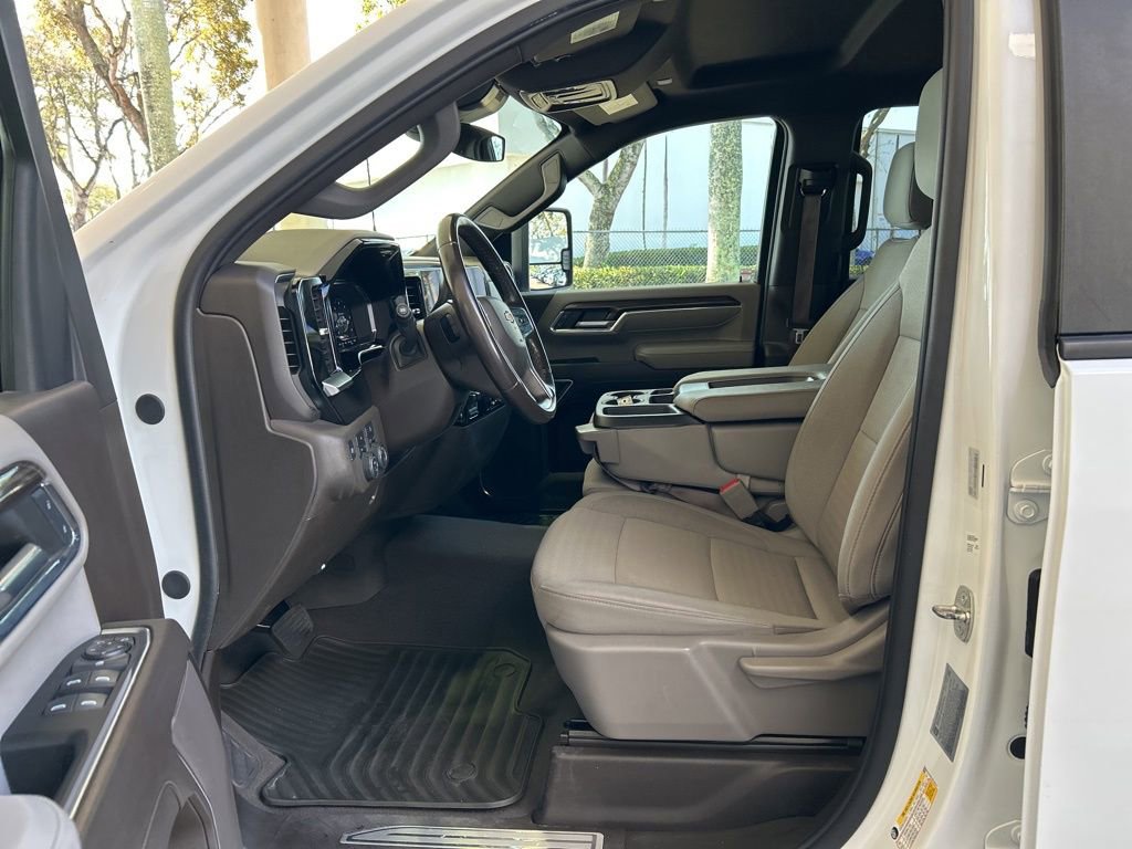 Used 2024 Chevrolet Silverado 2500 LT AWD/4WD image 5