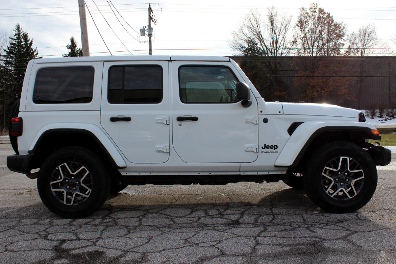 Used 2025 Jeep Wrangler Sahara image 6
