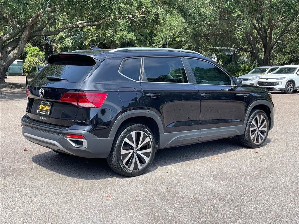 Used 2024 Volkswagen Taos SE w/ Panoramic Sunroof Package FWD image 25