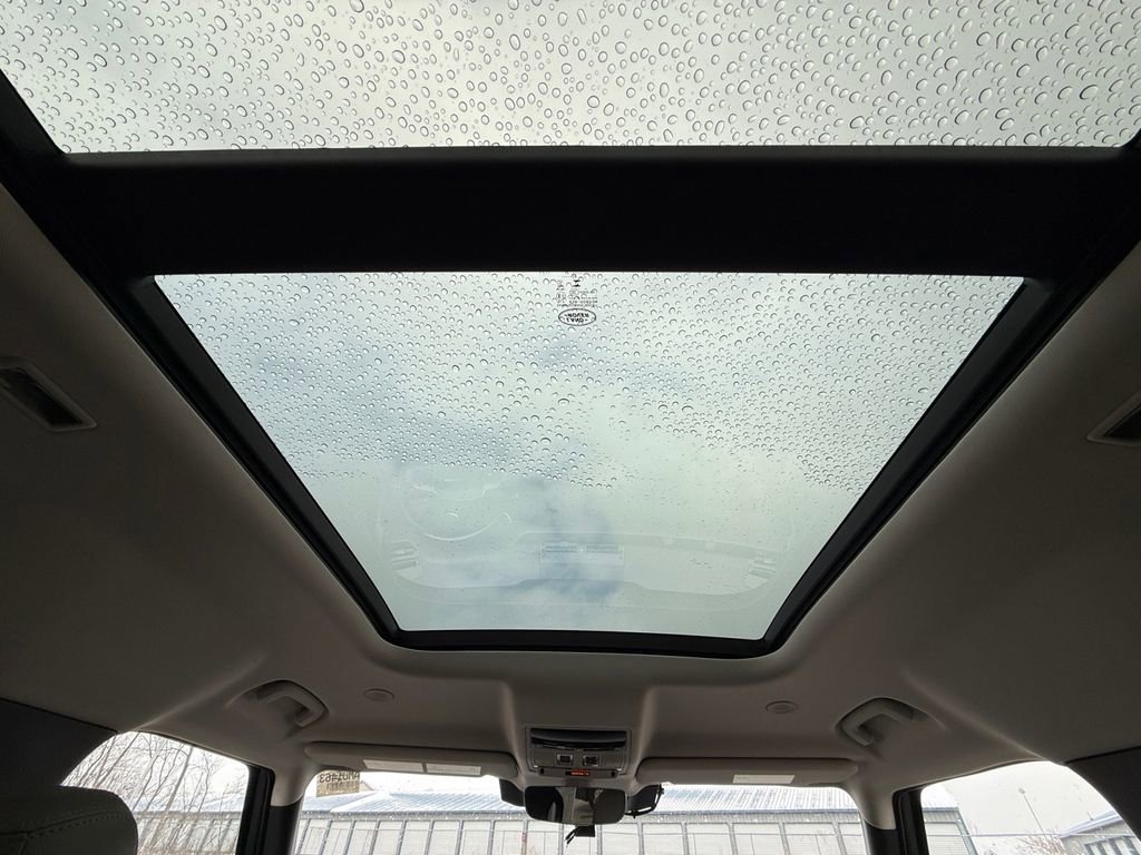 Used 2023 Land Rover Defender 110 S image 12