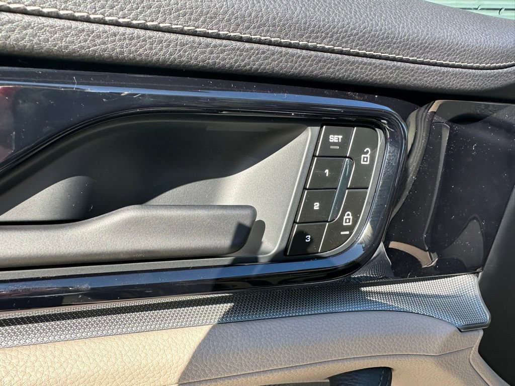 Used 2026 Porsche Panamera 4 image 19