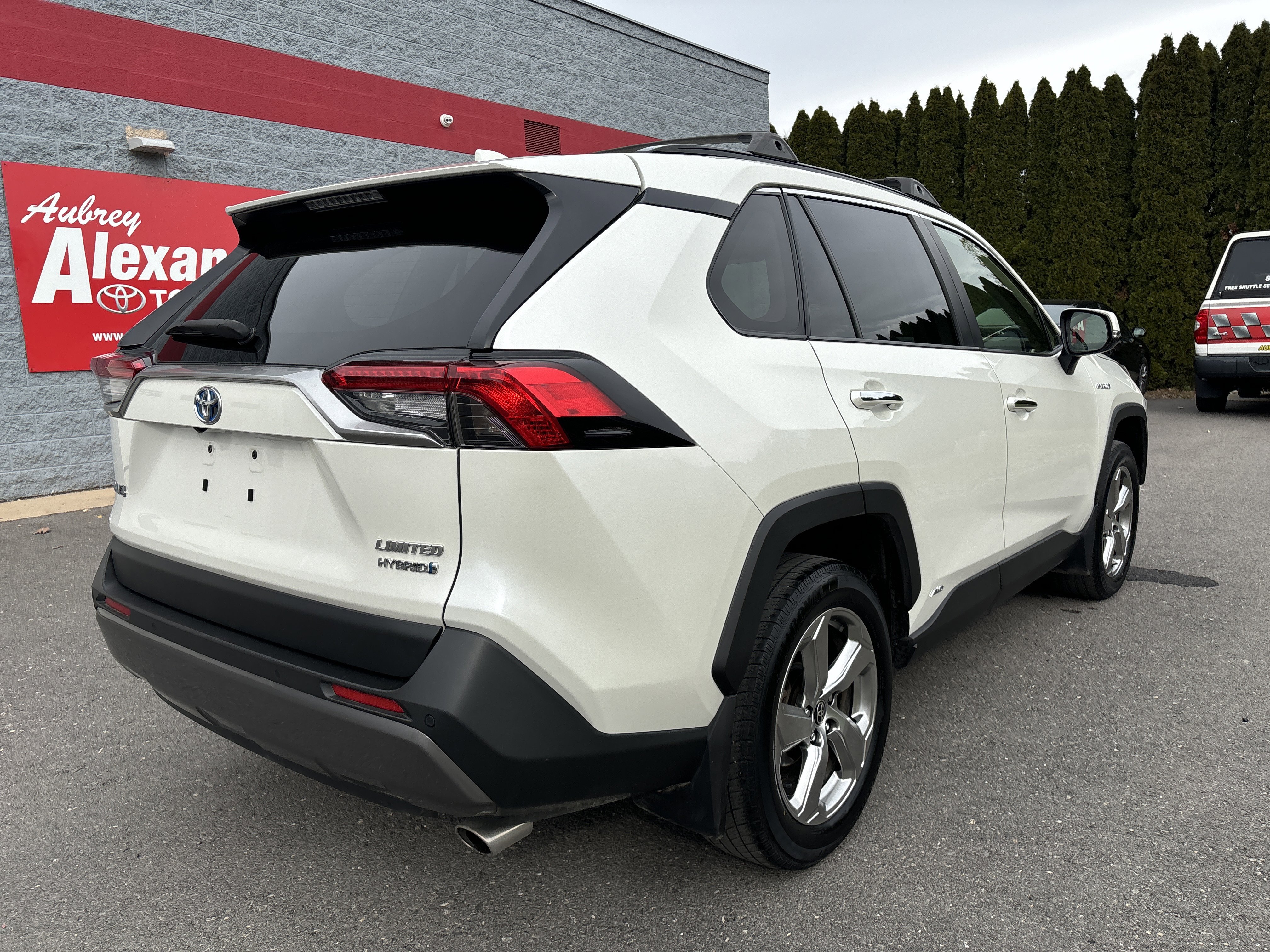 Used 2020 Toyota RAV4 Limited video 3