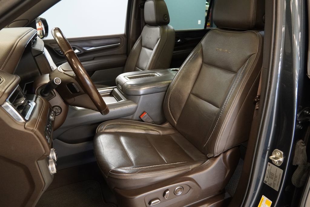 Used 2021 GMC Yukon XL Denali w/ Denali Premium Package image 3