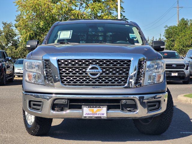 Used 2018 Nissan Titan SV w/ SV Convenience Package AWD/4WD image 3