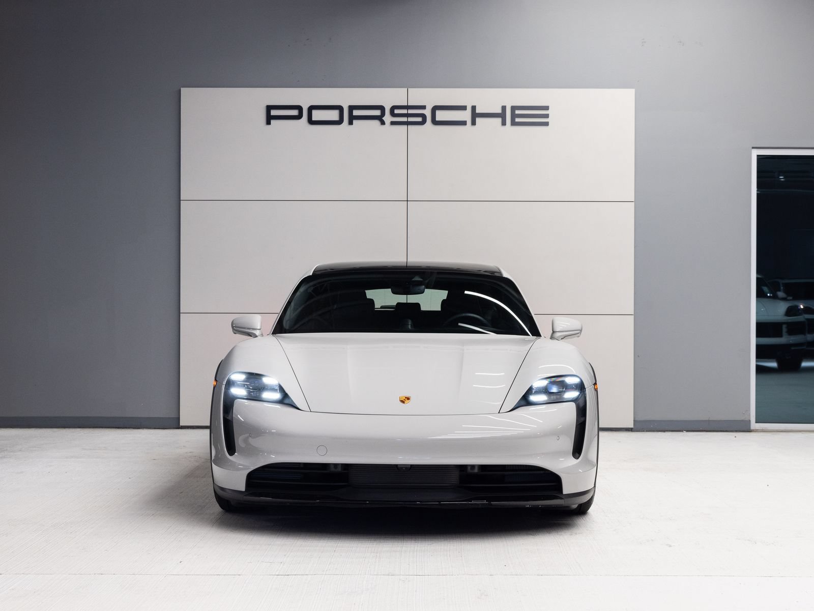 Certified 2024 Porsche Taycan 4S AWD/4WD image 10
