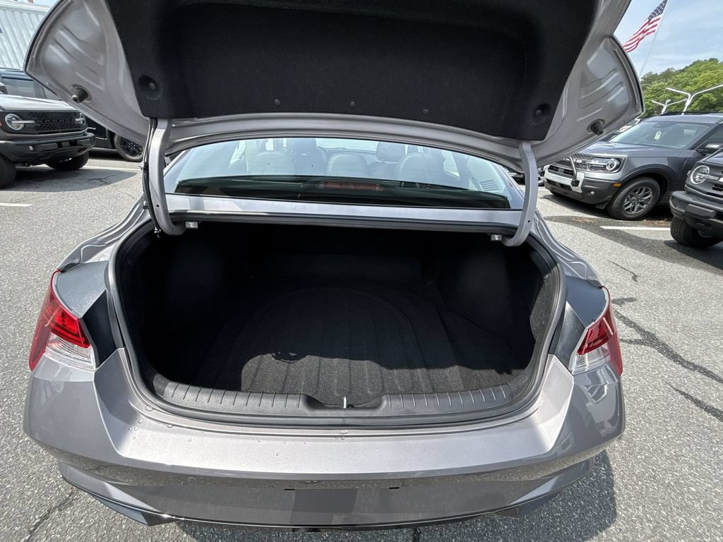 Used 2023 Hyundai Elantra Limited FWD image 21