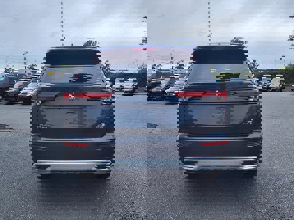 New 2025 Mitsubishi Outlander SE image 4