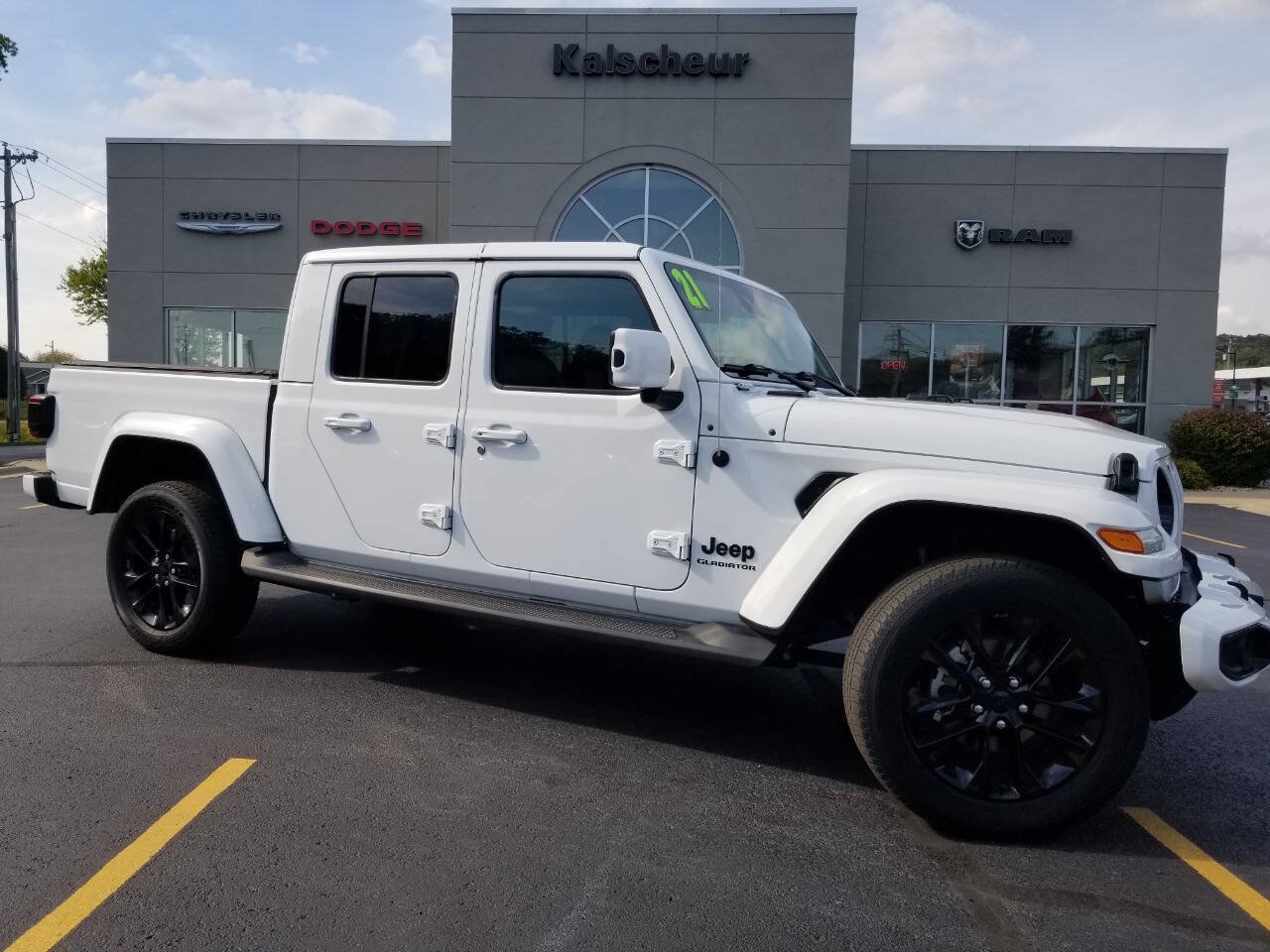 Used 2021 Jeep Gladiator Overland AWD/4WD image 1