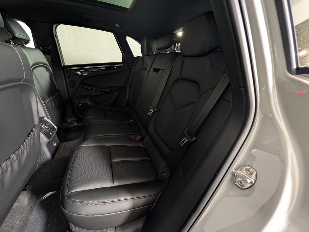 New 2026 Porsche Macan AWD/4WD image 24