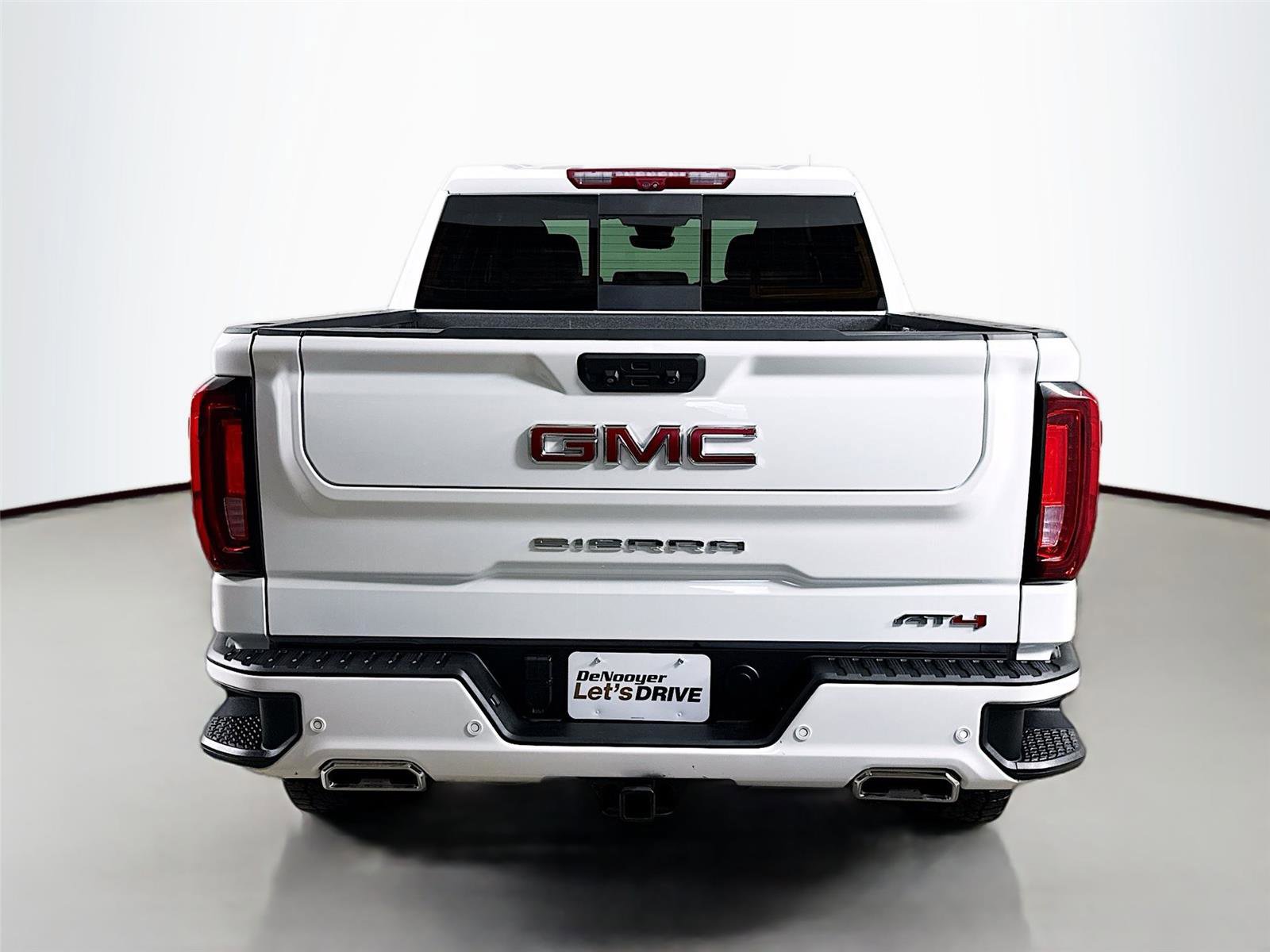 Used 2023 GMC Sierra 1500 AT4 w/ AT4 Premium Package image 7