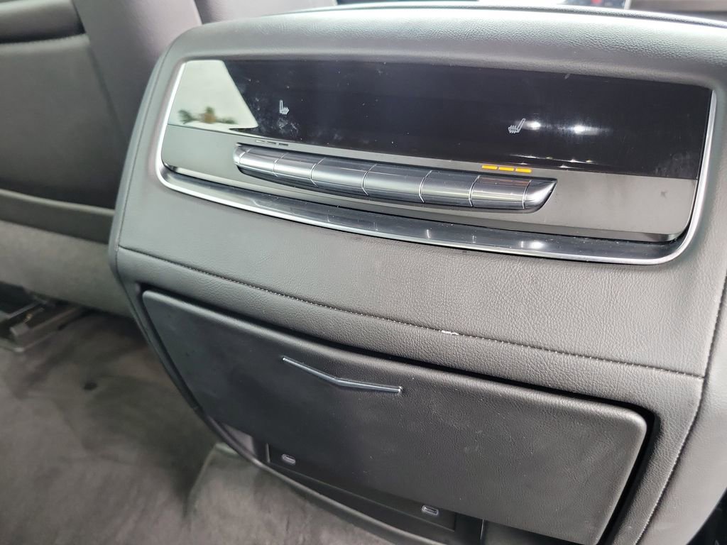 Used 2025 Cadillac Escalade ESV Luxury RWD image 23