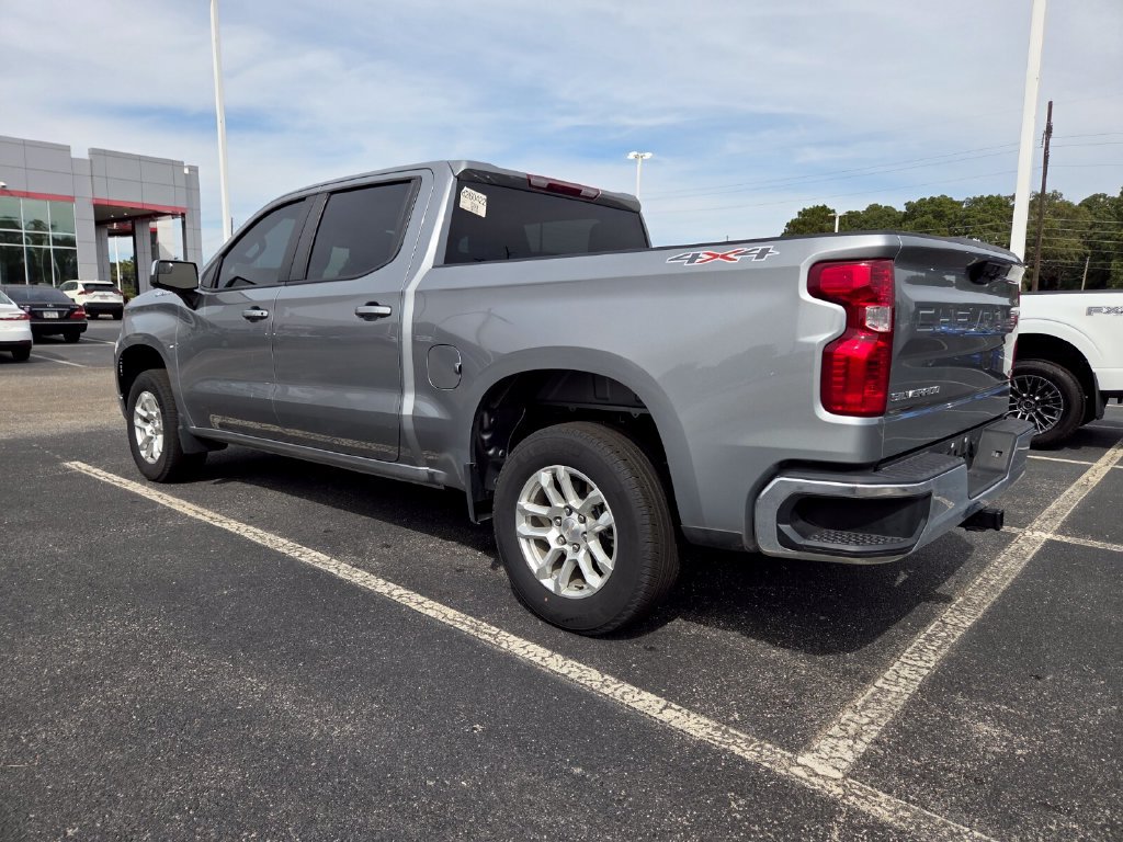 Used 2024 Chevrolet Silverado 1500 LT AWD/4WD image 7