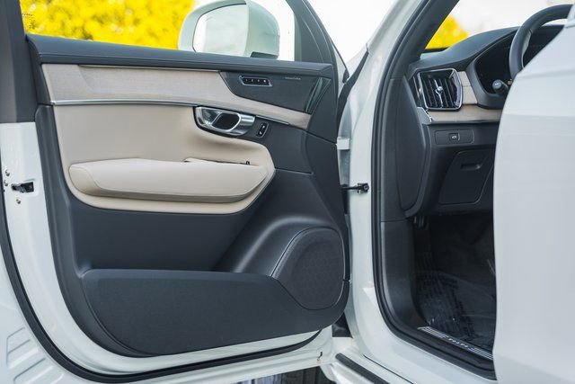 New 2026 Volvo XC90 B6 Plus image 39