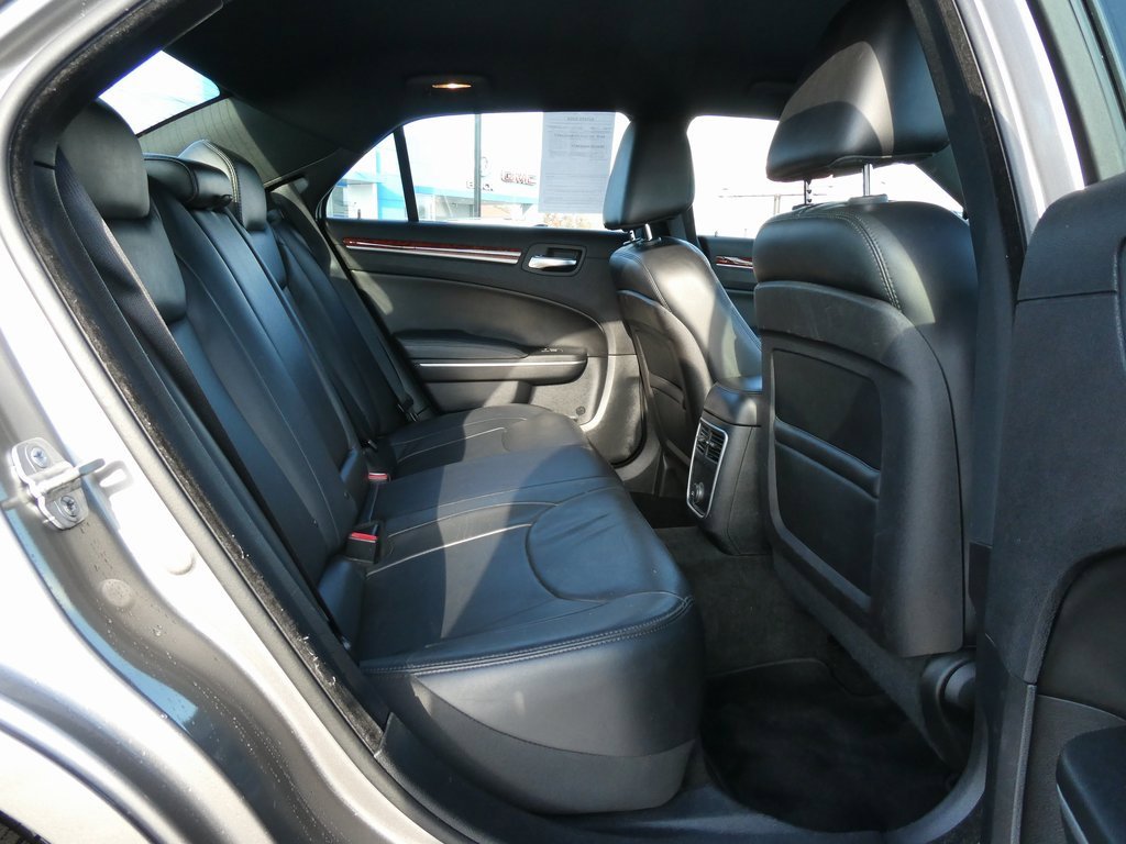 Used 2014 Chrysler 300 image 13