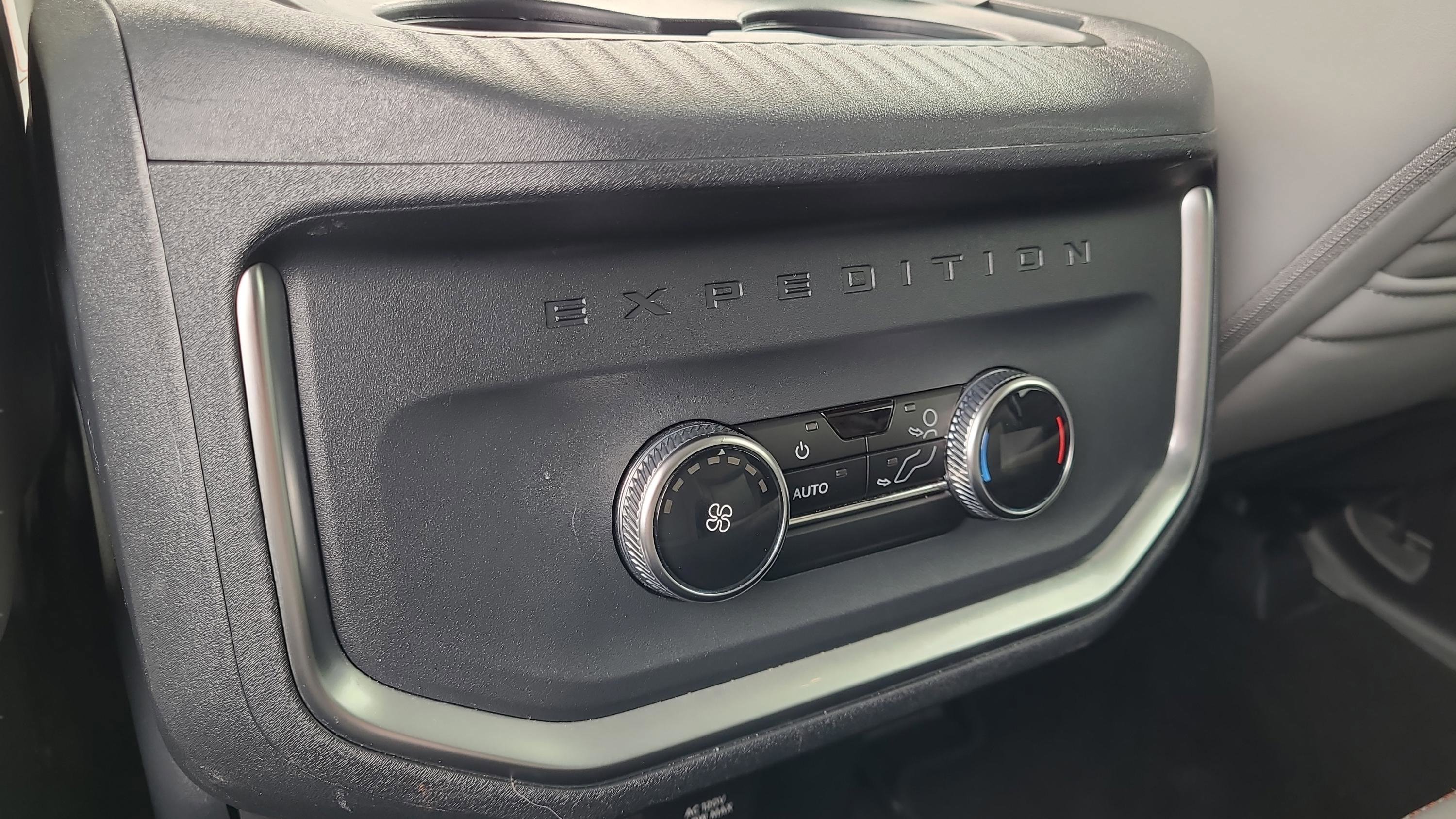 Used 2025 Ford Expedition Max Active AWD/4WD image 16