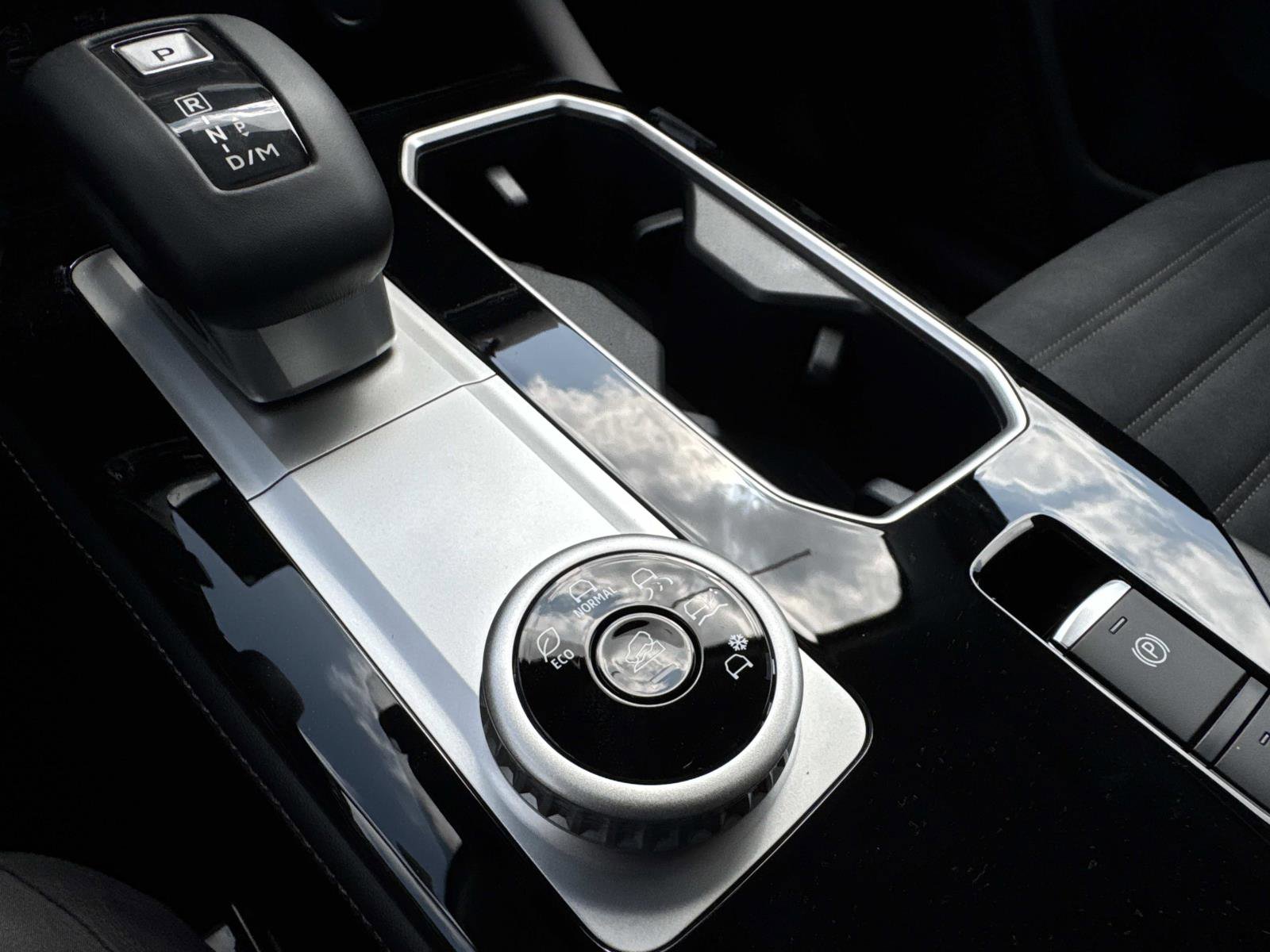 New 2025 Mitsubishi Outlander SE image 25