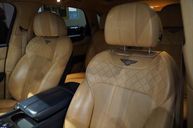 Used 2017 Bentley Bentayga image 13