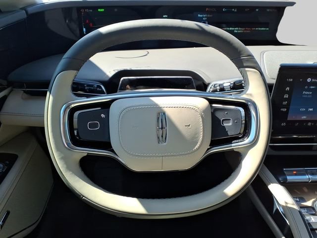 Used 2025 Lincoln Nautilus Reserve AWD/4WD image 12