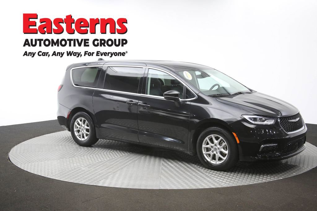 Used 2023 Chrysler Pacifica Touring-L FWD image 50