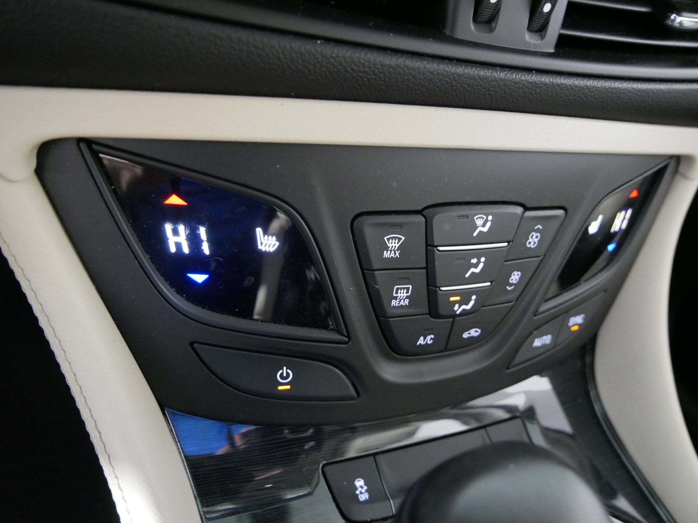 Used 2018 Buick Envision Essence image 24