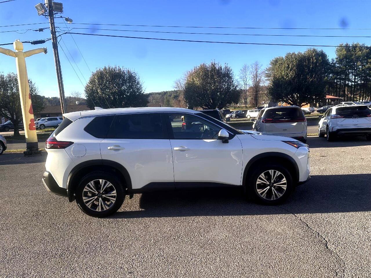 Used 2023 Nissan Rogue SV image 4