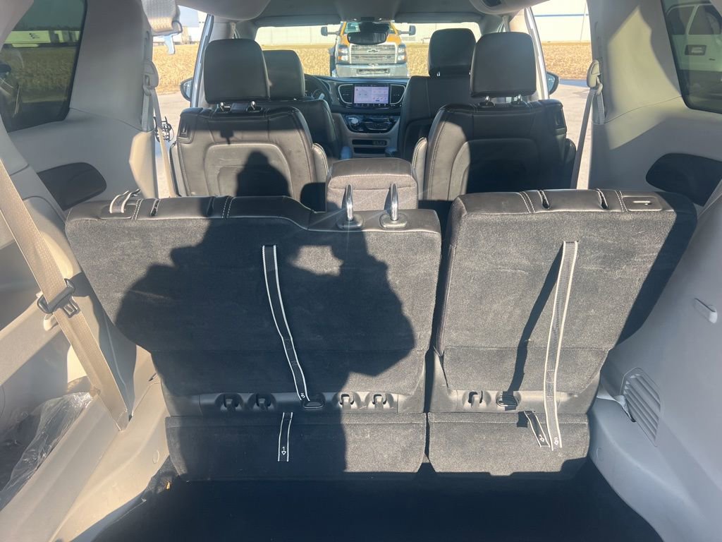 Used 2024 Chrysler Pacifica Touring-L image 32