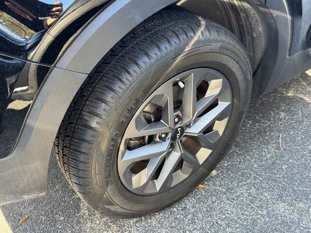 Certified 2024 Kia Telluride LX image 6