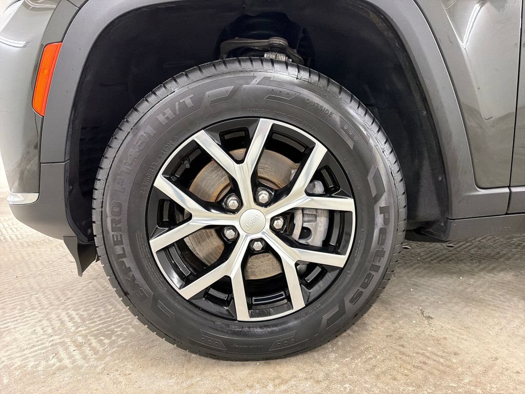 Used 2023 Jeep Grand Cherokee L Limited RWD image 13