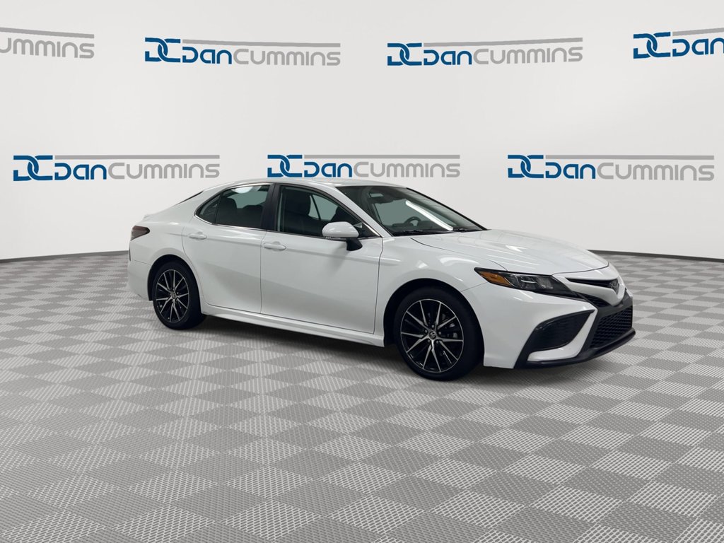 Used 2024 Toyota Camry SE FWD image 2