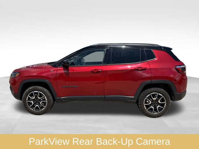 Used 2025 Jeep Compass Trailhawk image 5