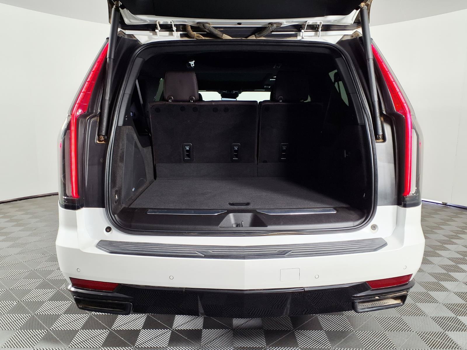 Certified 2024 Cadillac Escalade ESV Sport Platinum w/ LPO, ONYX Package AWD/4WD image 8