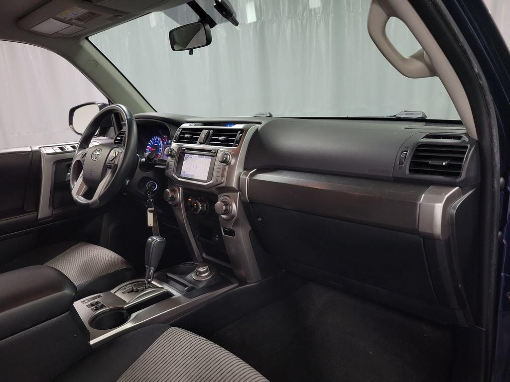 Used 2017 Toyota 4Runner SR5 AWD/4WD image 28