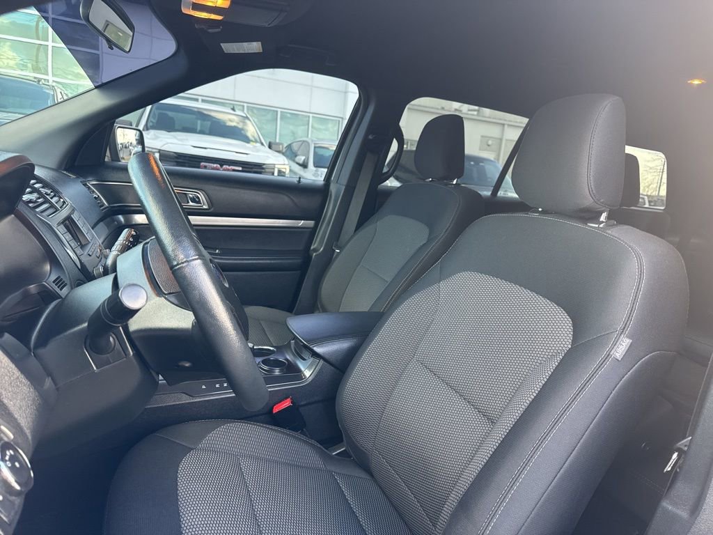 Used 2019 Ford Explorer XLT image 16