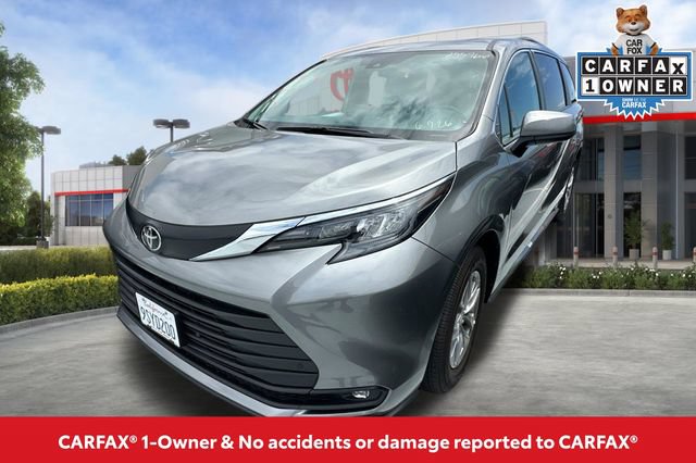 Used 2026 Toyota Sienna XLE FWD image 2