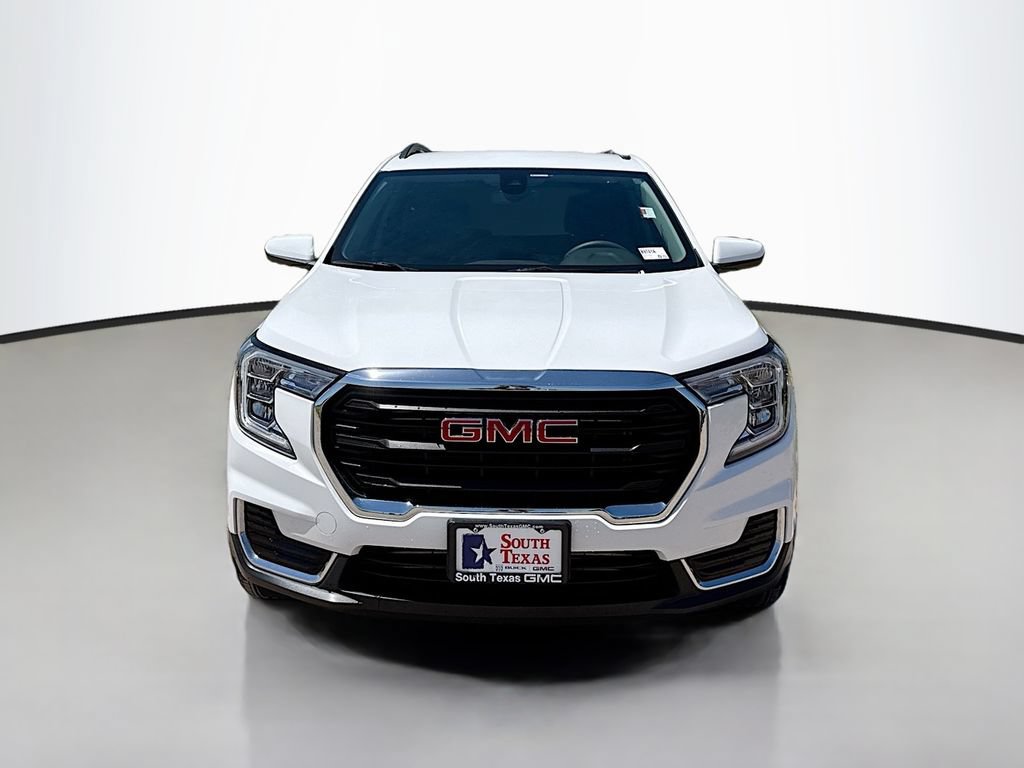 Used 2023 GMC Terrain SLE w/ Driver Convenience Package FWD image 2