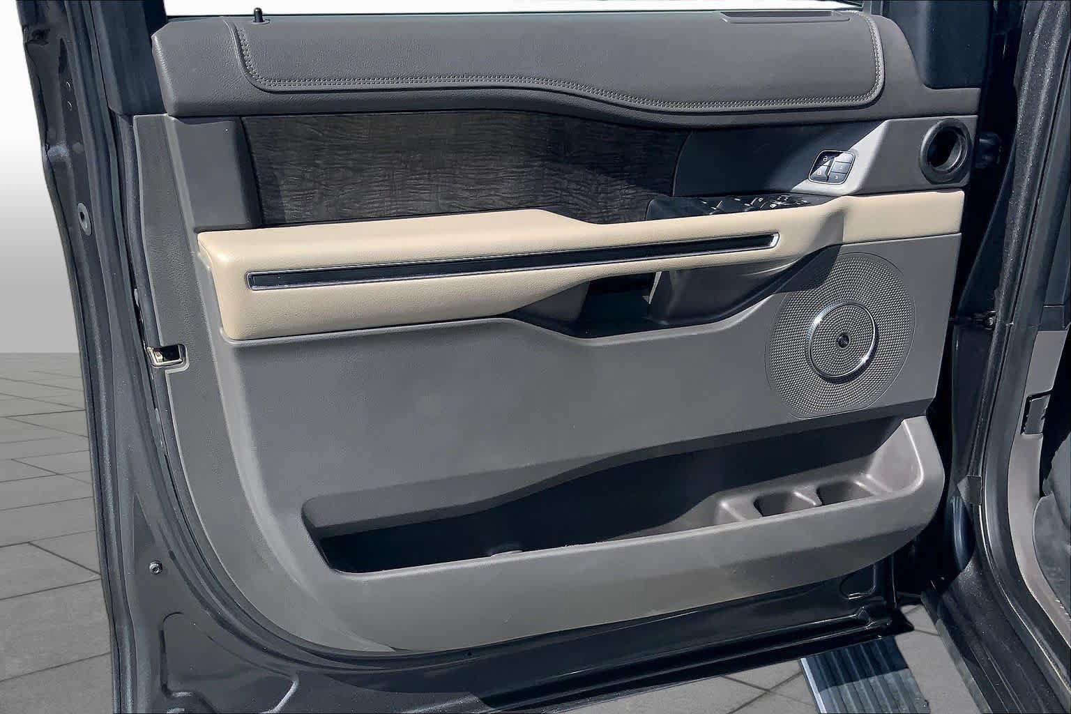 Used 2018 Ford Expedition Limited RWD image 22