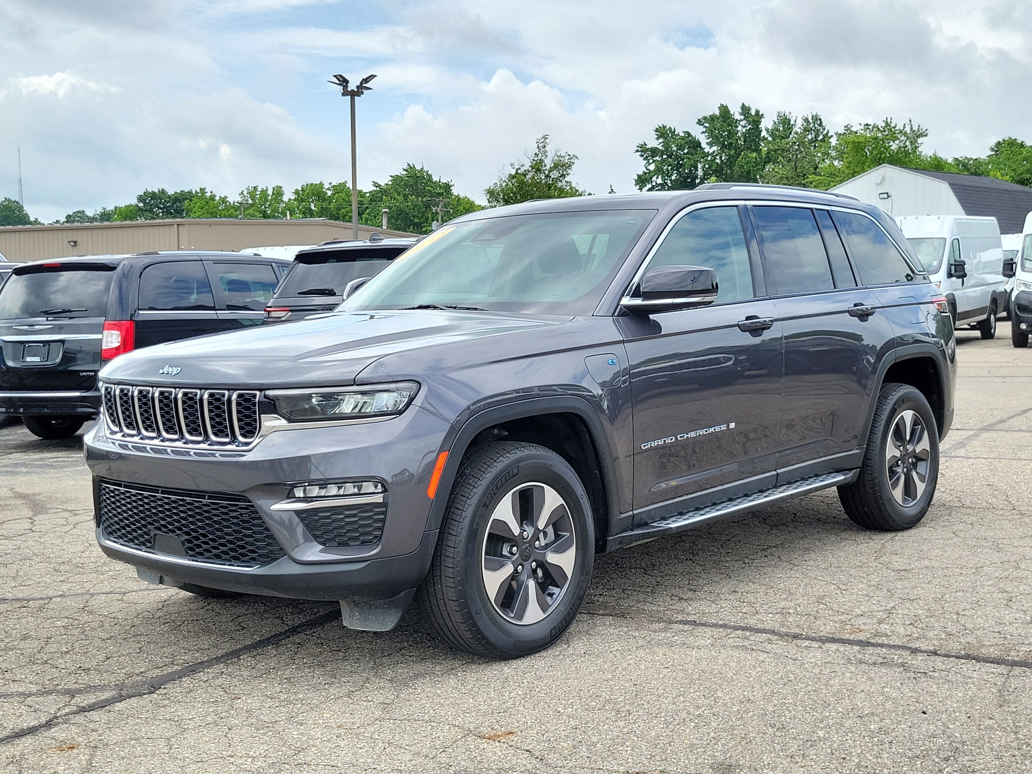 Used 2022 Jeep Grand Cherokee Limited 4xe AWD/4WD image 2