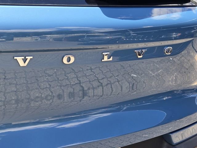 Certified 2023 Volvo XC40 B4 Plus w/ Driver Assist Package FWD image 9