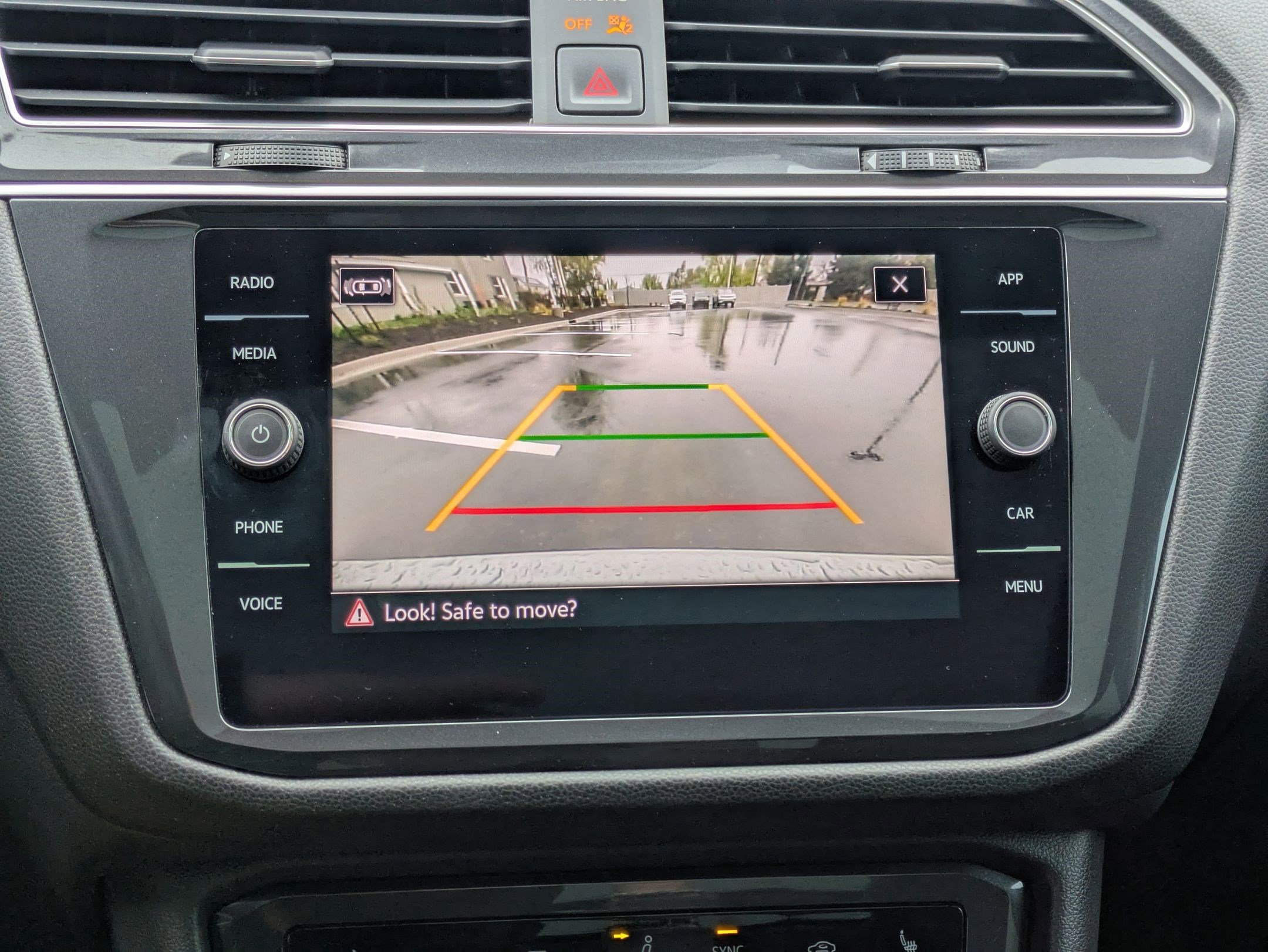 Certified 2024 Volkswagen Tiguan SE w/ Panoramic Sunroof Package image 27