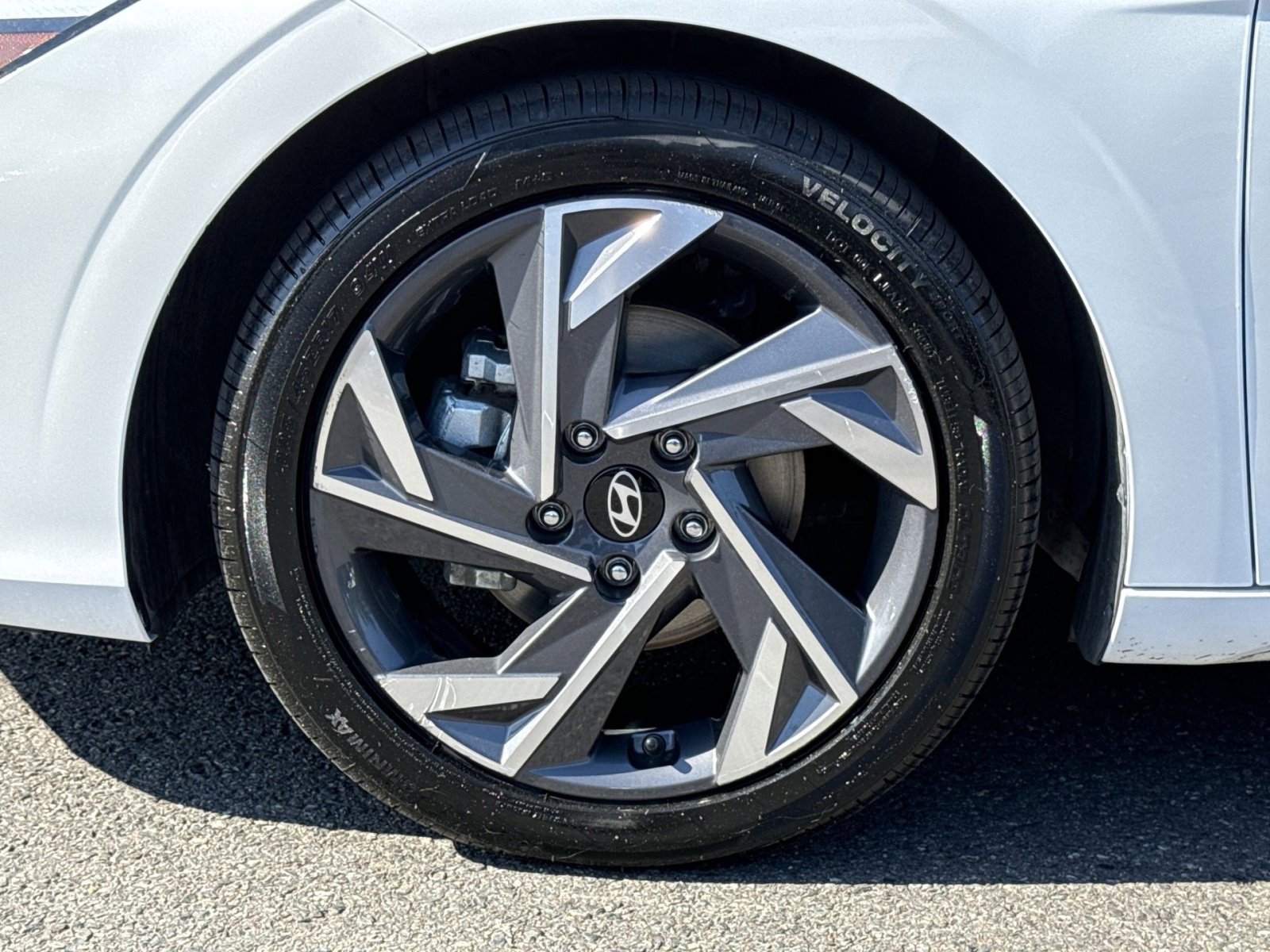 Used 2025 Hyundai Elantra Limited FWD image 17