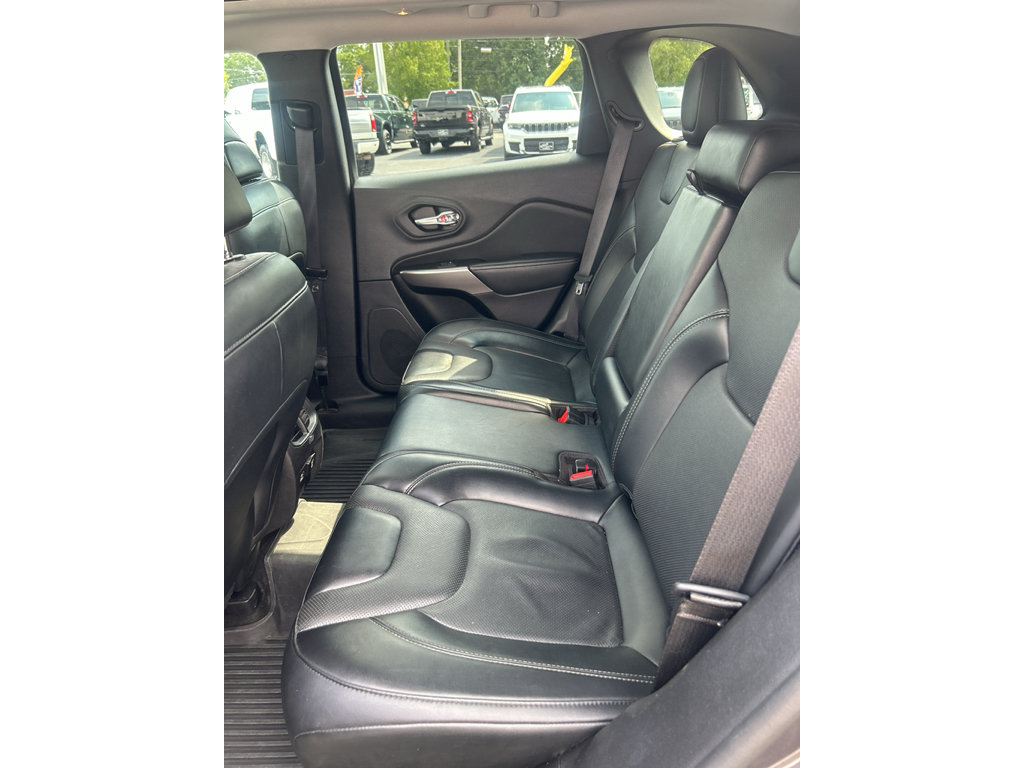 Used 2022 Jeep Cherokee Latitude Lux w/ Sun & Sound Group AWD/4WD image 9