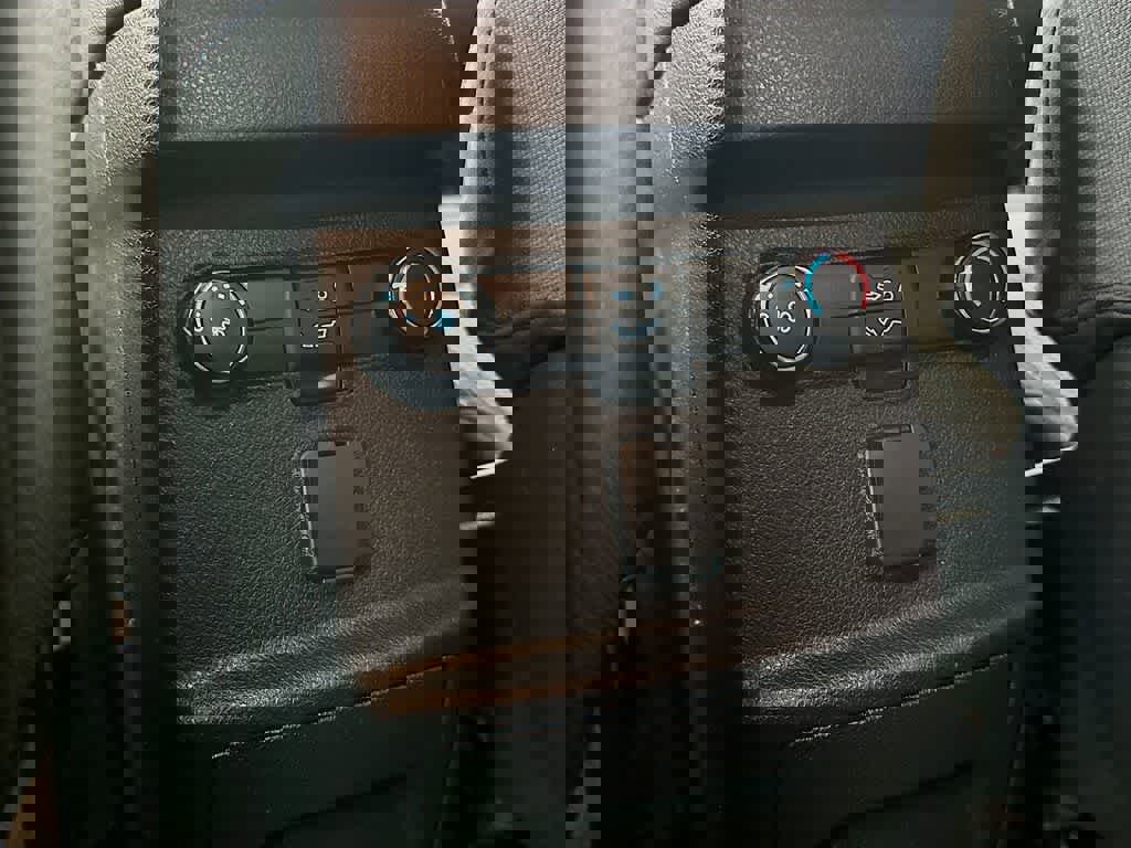 Used 2019 Ford Explorer XLT image 13