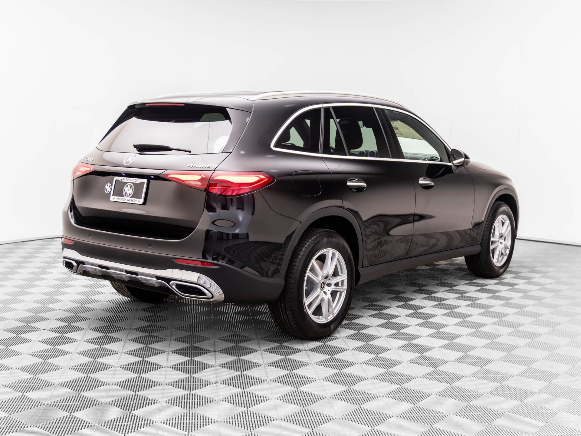 Used 2025 Mercedes-Benz GLC 300 4MATIC image 11