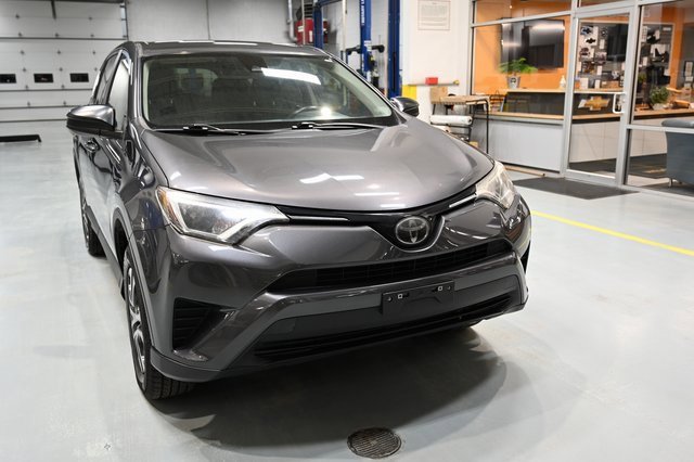 Used 2018 Toyota RAV4 LE image 3