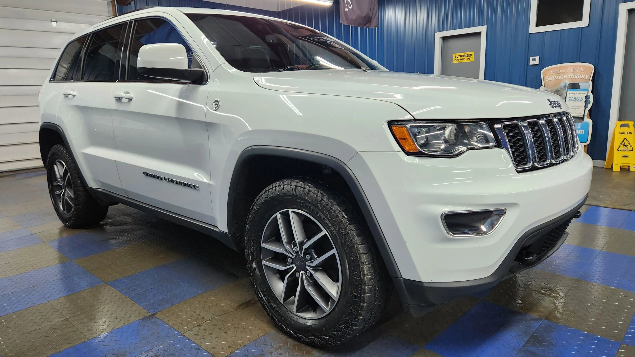 Used 2020 Jeep Grand Cherokee Laredo w/ Quick Order Package 2BN North image 2