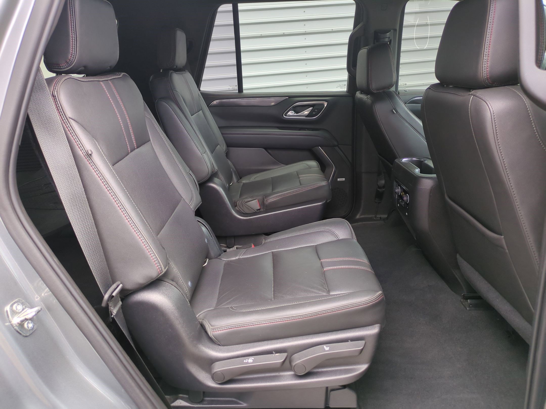 Used 2021 Chevrolet Tahoe RST w/ Luxury Package AWD/4WD image 30