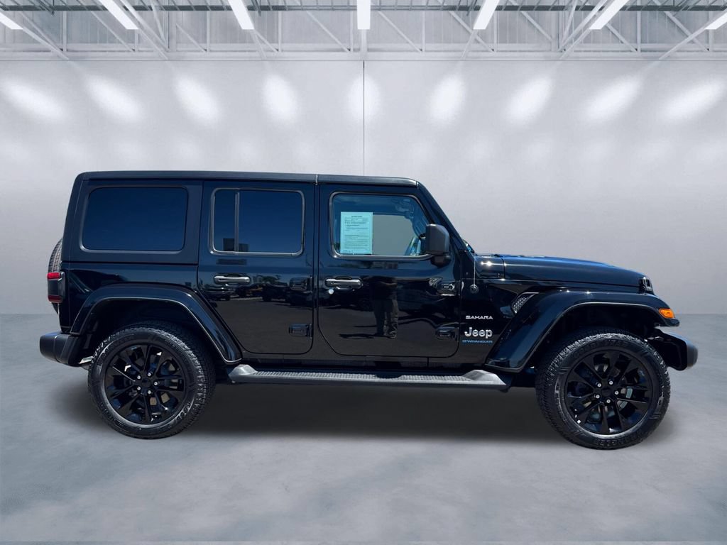 Used 2023 Jeep Wrangler Unlimited Sahara AWD/4WD image 3