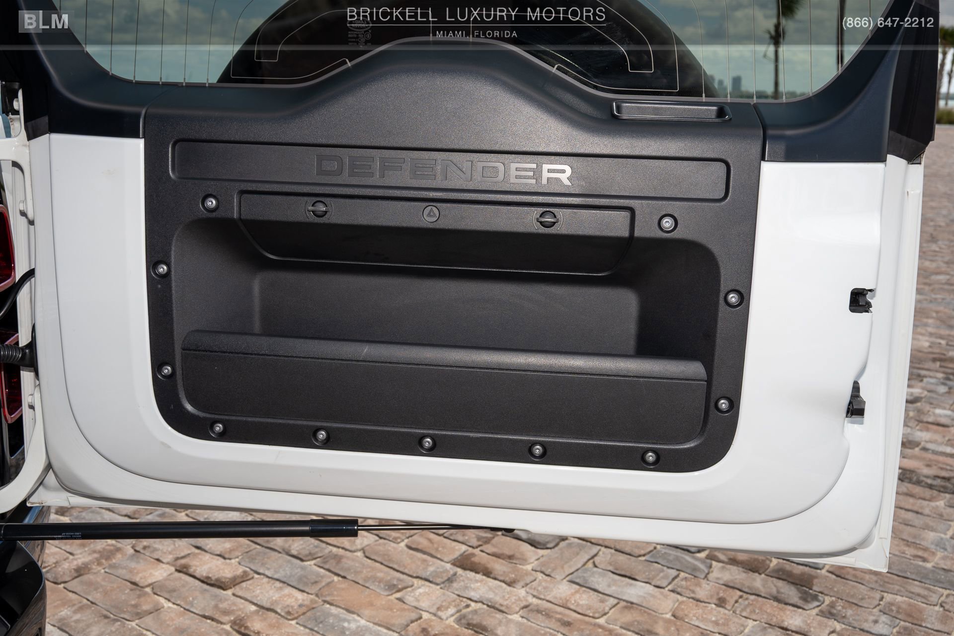 Used 2022 Land Rover Defender 90 X-Dynamic HSE image 16